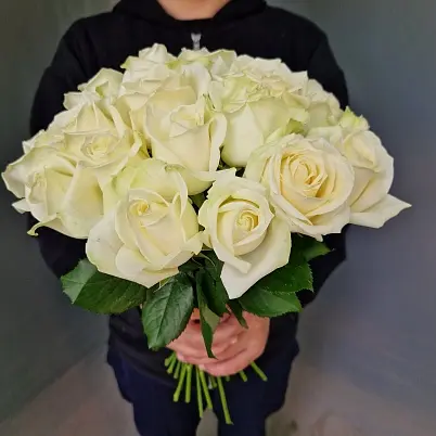 Розы Медиум 23 шт белые 35 см (на фото 25 шт) арт.